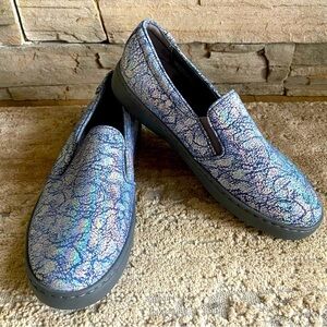 Vionic Pro Avery Blue Metallic with Vio-Grip Sole Slip On Sneakers Low Top: 9